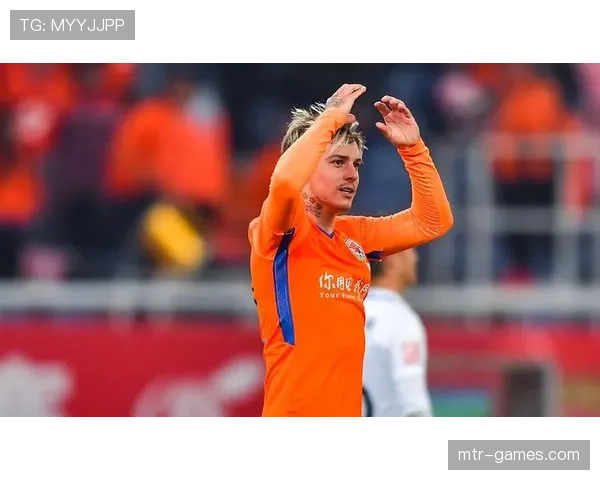 山东泰山新赛季橙色战袍亮相，焕然一新引期待